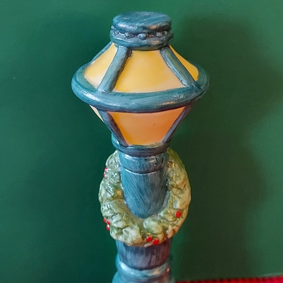 Vintage Kitty Cucumber Lamp Post - Picture 3 of 10
